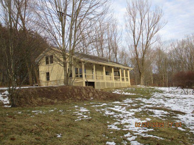 view of front of property featuring covered porch