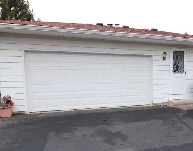 garage featuring aphalt driveway