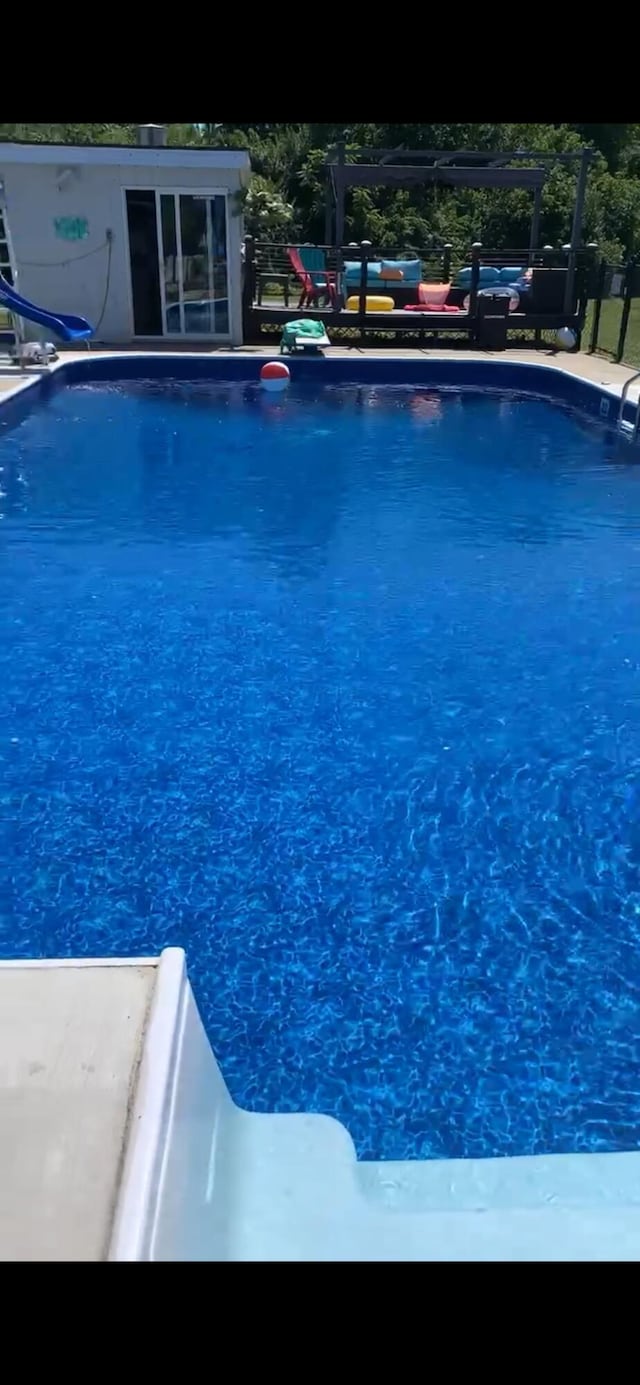 view of swimming pool