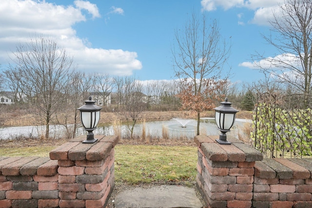 view of yard featuring a water view