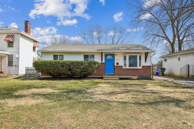 view of front facade with a front yard