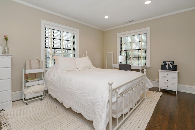 bedroom featuring crown molding, recessed lighting, visible vents, wood finished floors, and baseboards