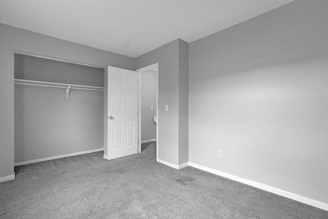 unfurnished bedroom featuring a closet, carpet flooring, and baseboards