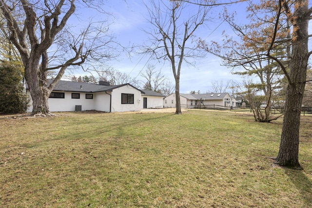 view of yard featuring fence