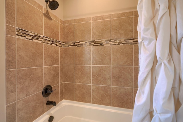 bathroom featuring shower / tub combo