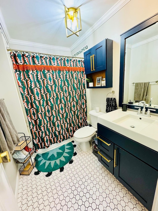 bathroom with a shower with shower curtain, crown molding, vanity, and toilet