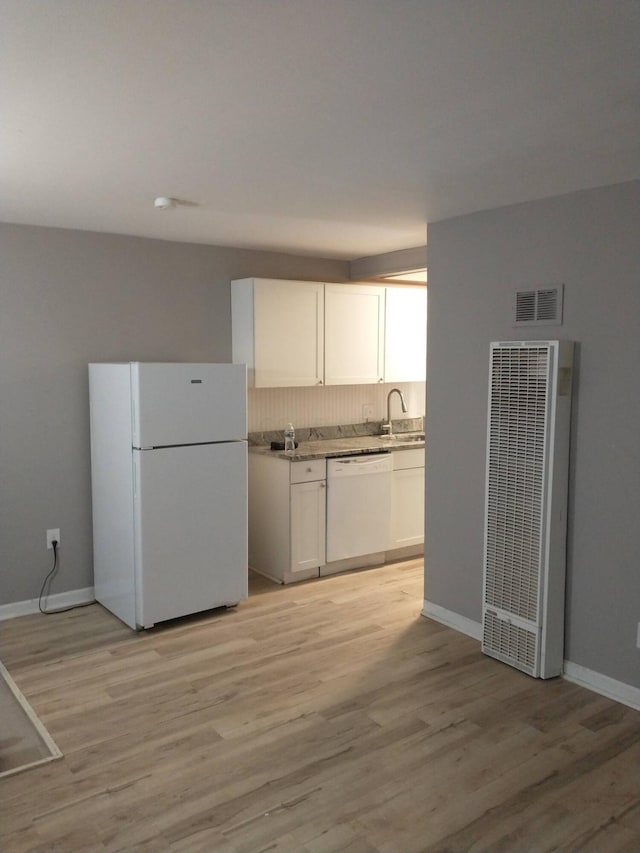 74 W Moler St, Columbus, OH 43207 - kitchen with white appliances, a sink, visible vents, white cabinets, and a heating unit