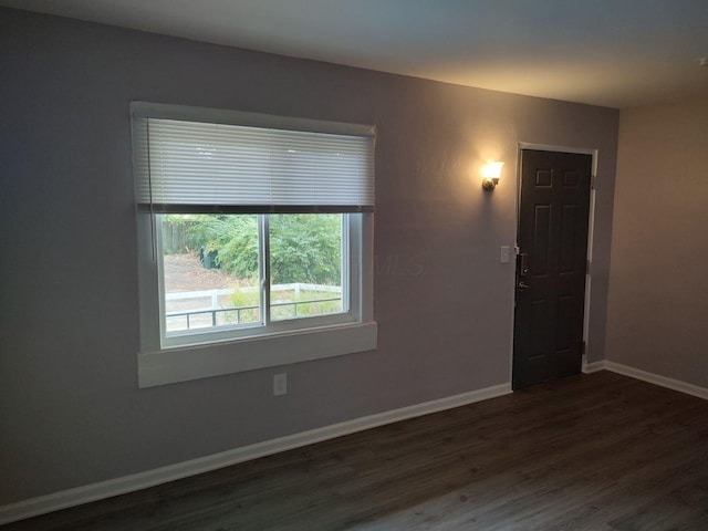 74 W Moler St, Columbus, OH 43207 - unfurnished room featuring baseboards and dark wood-type flooring