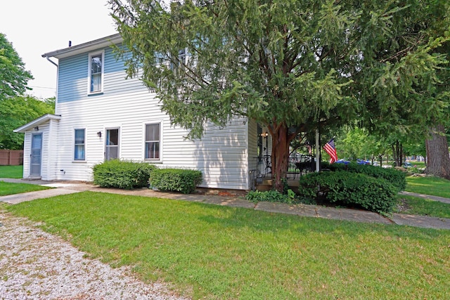 view of front of house with a front lawn