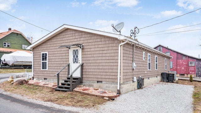 view of front facade with entry steps and crawl space