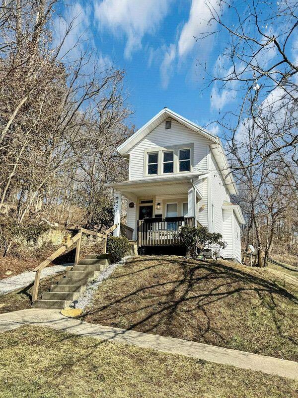 view of front of house with covered porch