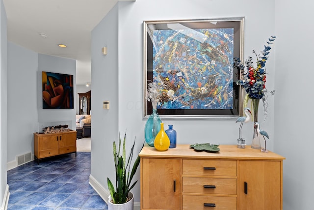 interior details featuring visible vents and baseboards