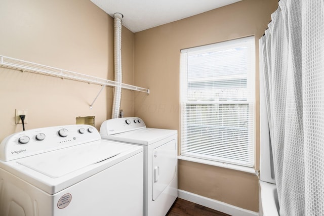 laundry area with laundry area, baseboards, dark wood-style flooring, and independent washer and dryer