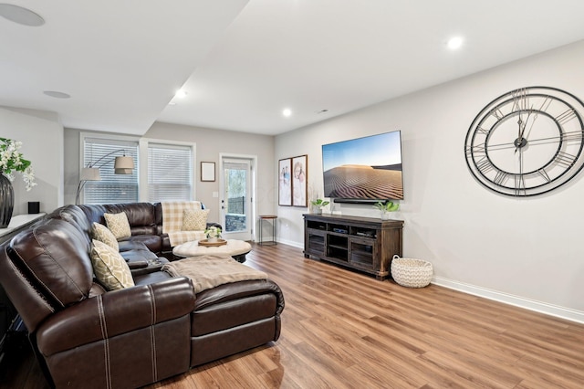 living room with baseboards, recessed lighting, and light wood-style floors