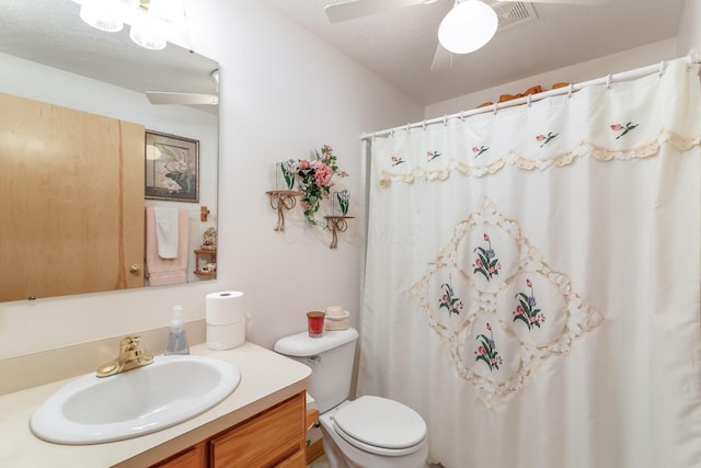 full bathroom with visible vents, a shower with shower curtain, toilet, a ceiling fan, and vanity