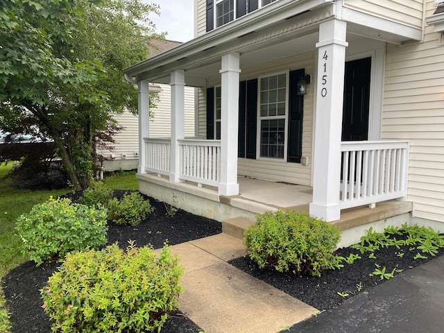 doorway to property with covered porch