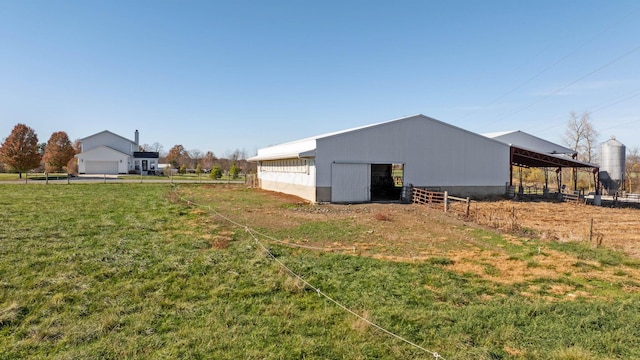 view of yard with a garage and an outdoor structure