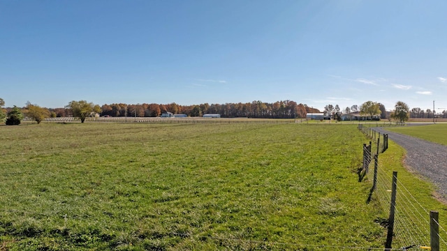 view of yard featuring a rural view