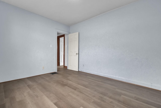 879 Mansfield Ave, Columbus, OH 43219 - spare room with wood finished floors and visible vents