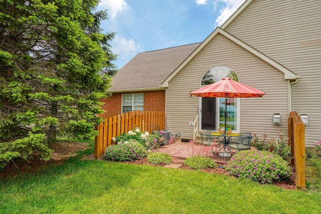 6922 Greensview Village Dr, Canal Winchester, OH 43110 - rear view of house featuring a patio and central AC unit