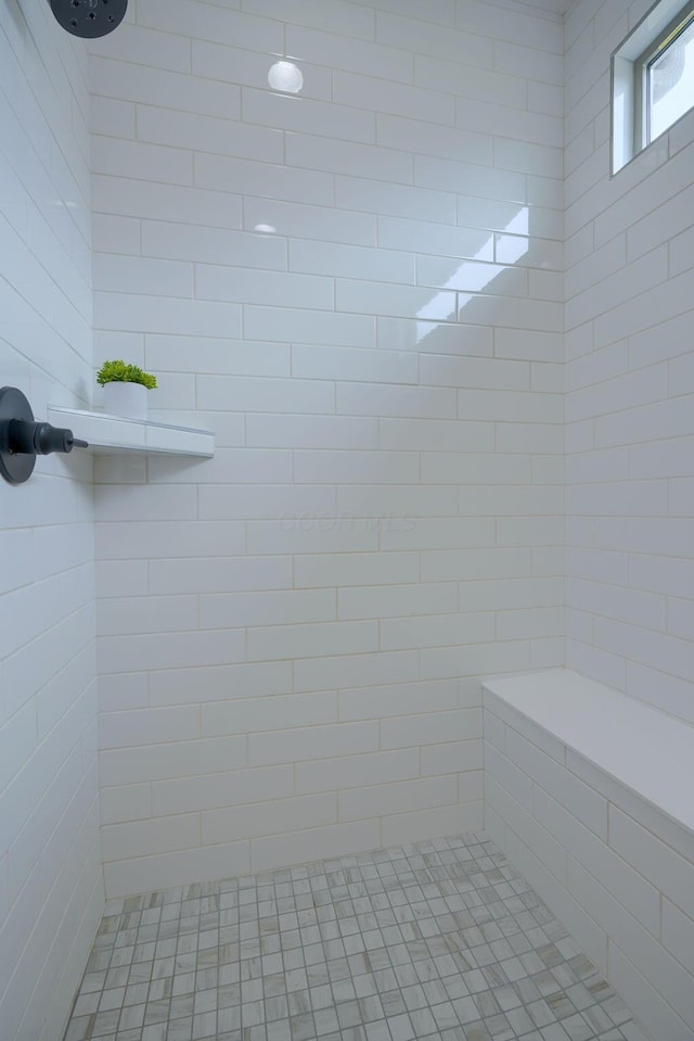 bathroom featuring tiled shower