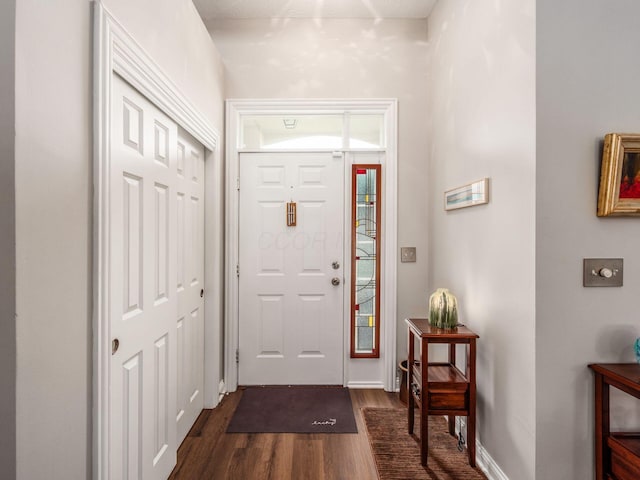 7969 Linksview Cir, Westerville, OH 43082 - foyer featuring dark wood finished floors and baseboards