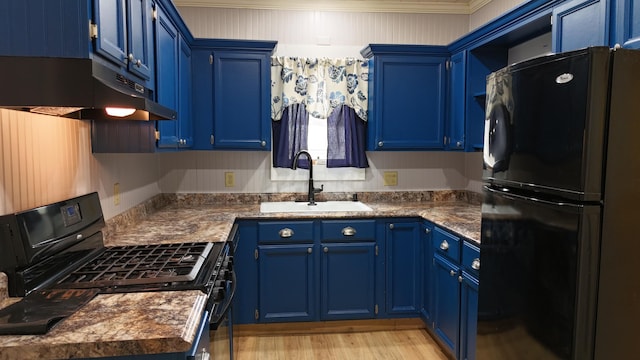 kitchen featuring dark countertops, blue cabinetry, black appliances, and a sink