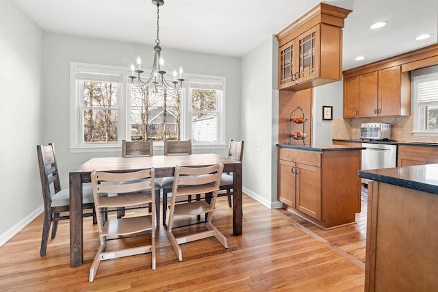 dining room featuring recessed lighting, a notable chandelier, light wood-style flooring, and baseboards