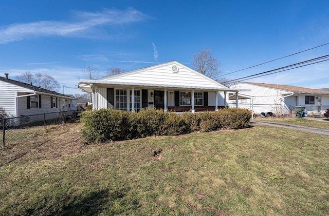 view of front of property with fence, a porch, and a front yard