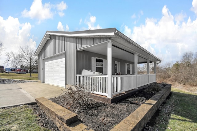 1846 River Rd, Bucyrus, OH 44820 - view of side of property featuring driveway and covered porch