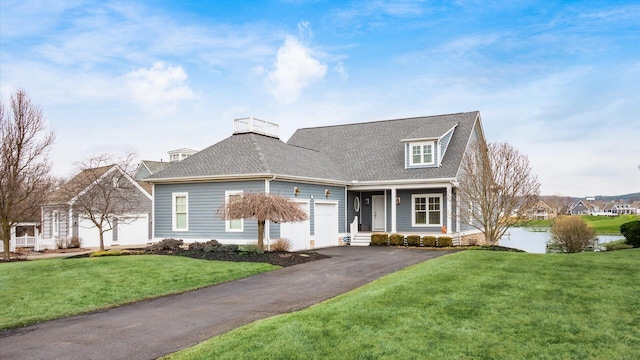 view of front of home featuring a front yard, roof with shingles, driveway, and an attached garage