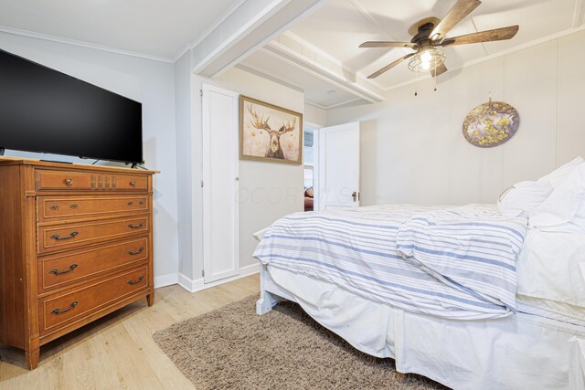 127 Brads Way, Russells Point, OH 43348 - bedroom with ceiling fan, light wood-style floors, baseboards, and crown molding
