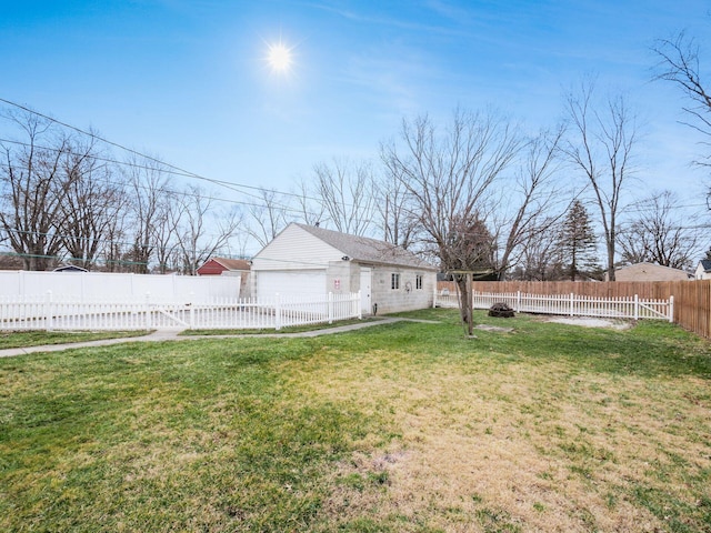 view of yard featuring a fenced backyard and an outdoor structure