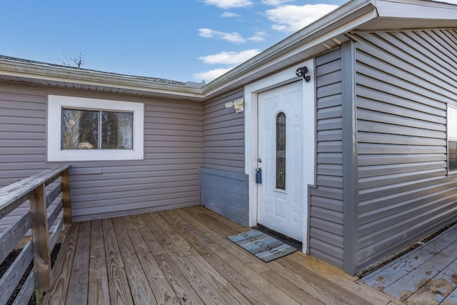 property entrance with a wooden deck