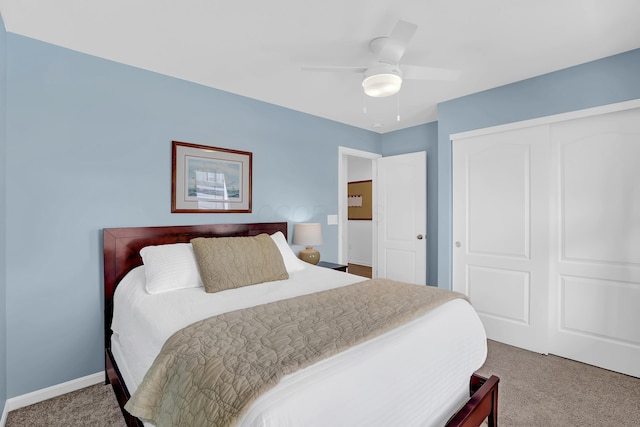 bedroom featuring carpet, baseboards, ceiling fan, and a closet