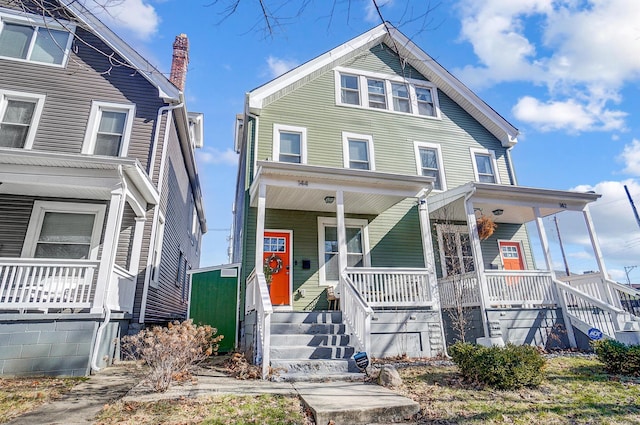 view of front of property featuring covered porch