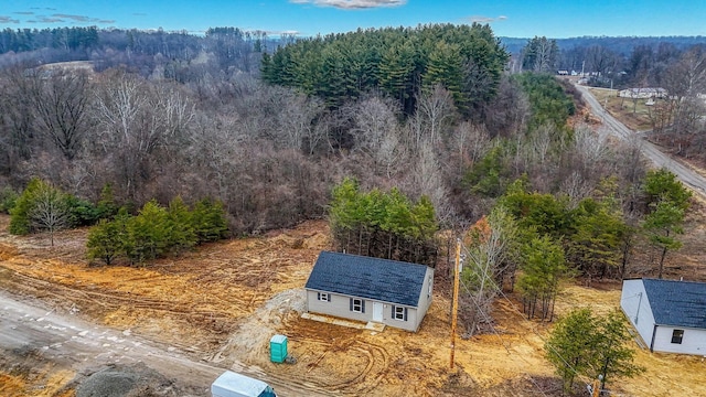 bird's eye view with a view of trees