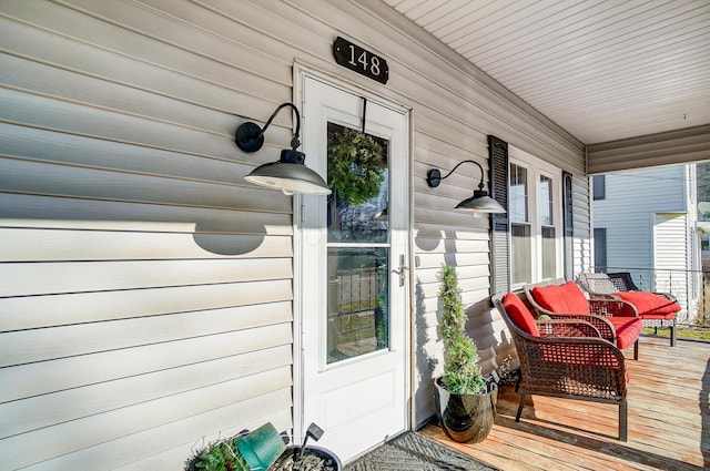 entrance to property featuring covered porch