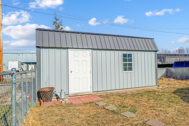 view of outdoor structure with fence and an outdoor structure