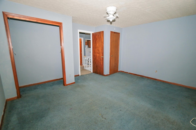 unfurnished bedroom featuring a textured ceiling, carpet flooring, and baseboards