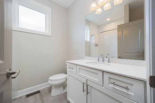 full bathroom with baseboards, visible vents, a shower with shower curtain, toilet, and vanity