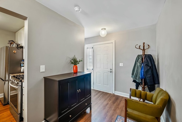 entryway featuring baseboards and dark wood-style flooring