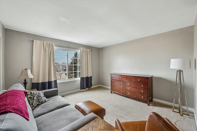 living area featuring carpet and baseboards