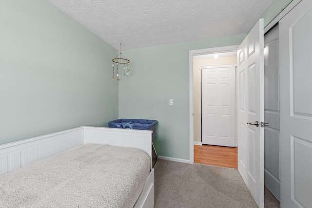 bedroom with carpet flooring and a textured ceiling