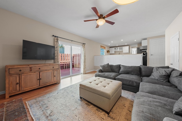 living area featuring ceiling fan, light wood finished floors, recessed lighting, and baseboards