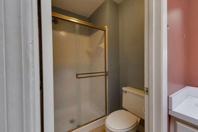 full bath featuring a shower stall and toilet