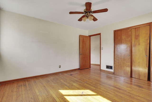 unfurnished bedroom with visible vents, light wood-style flooring, a closet, baseboards, and ceiling fan