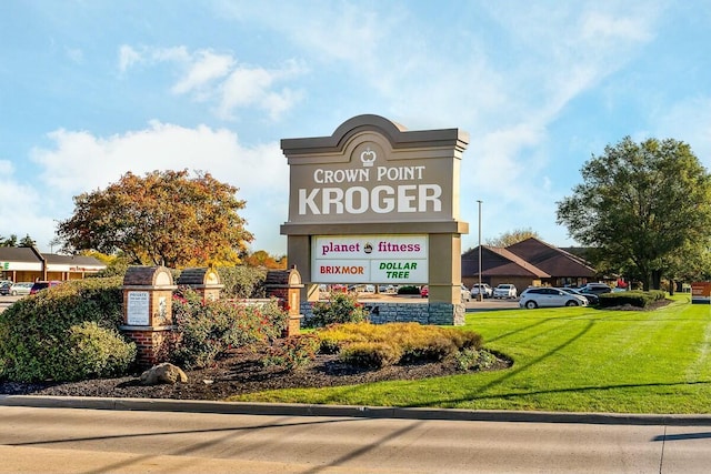 community / neighborhood sign with a yard