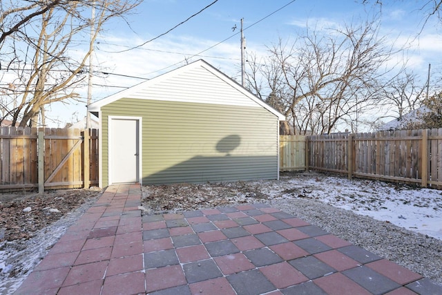 view of outdoor structure featuring a fenced backyard and an outdoor structure