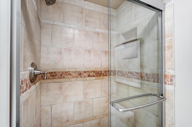 bathroom featuring tiled shower